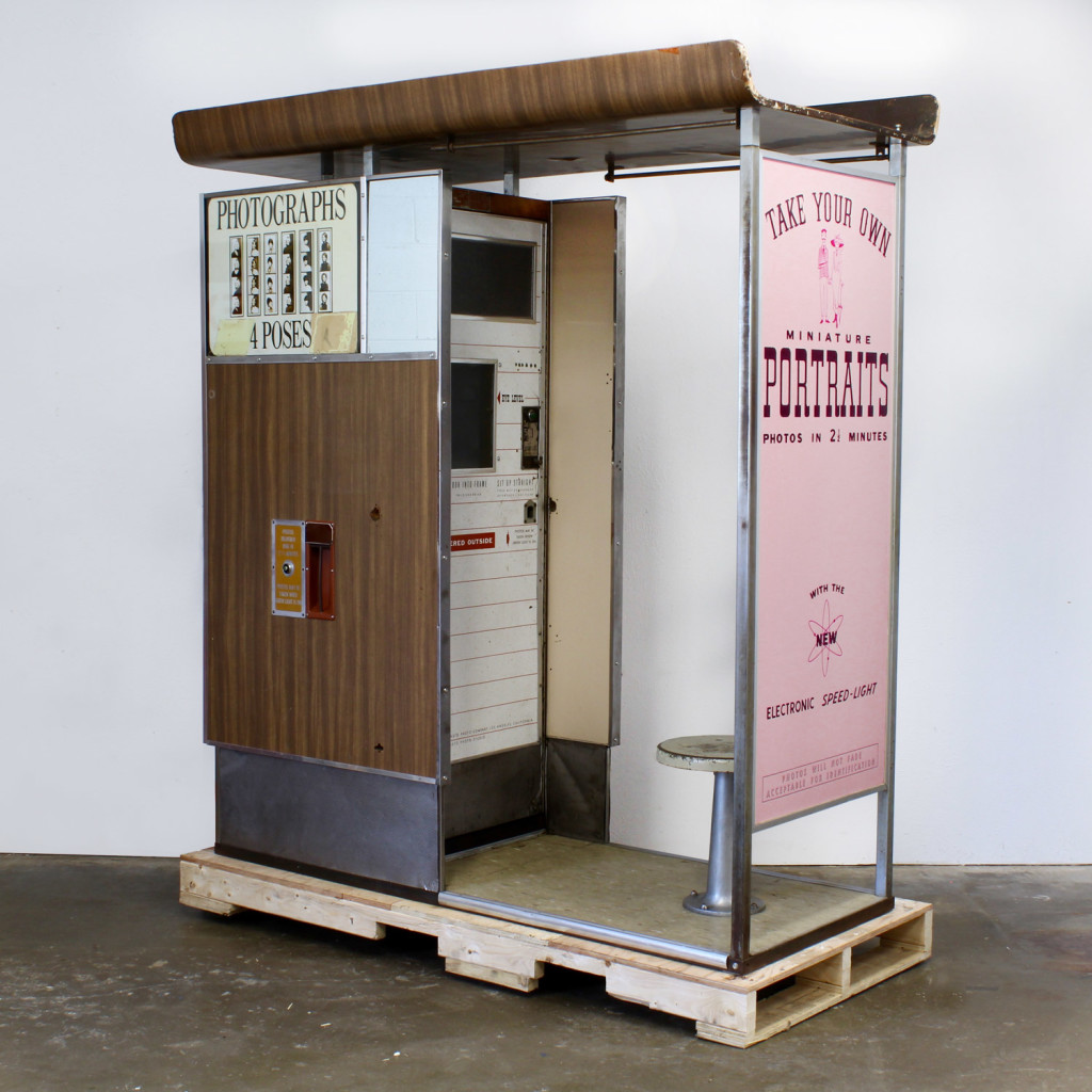 playland-arcade-nyc-model-14-vintage-photobooth-small